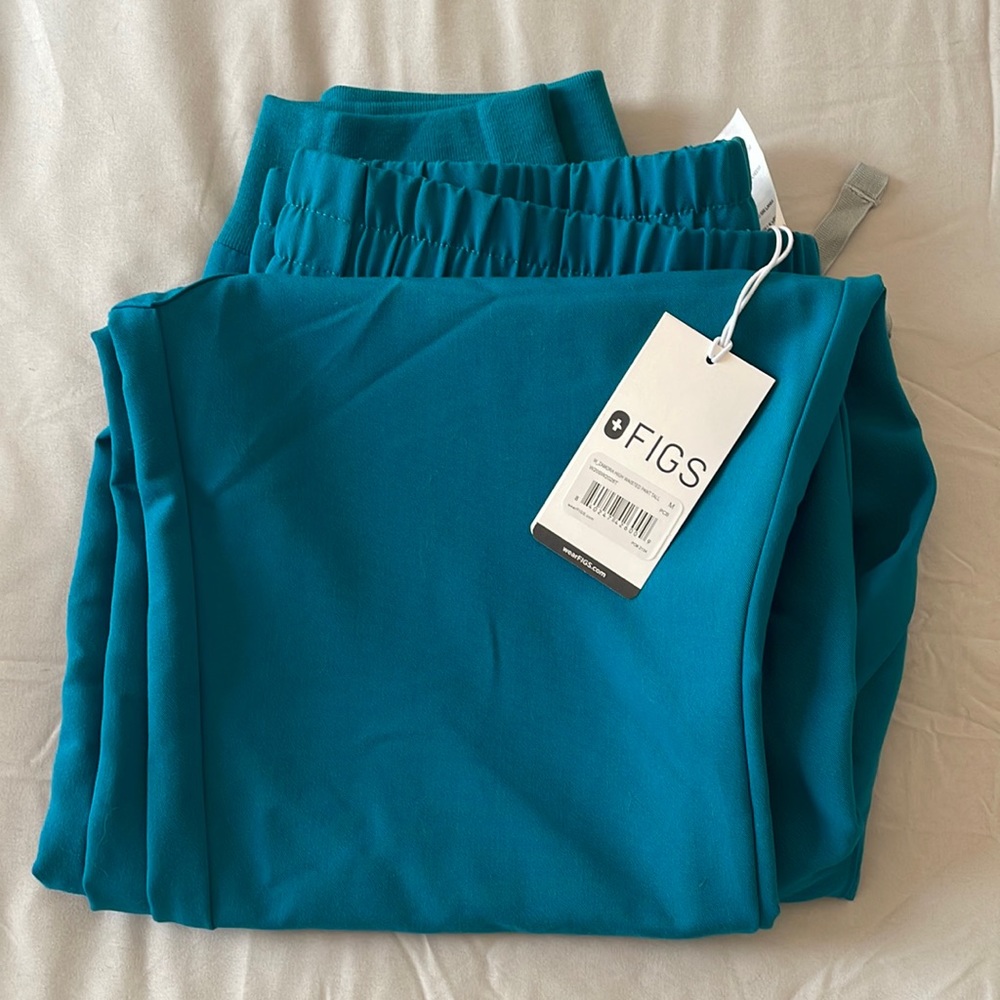 Brand new trendy Figs scrub pants! High-waisted